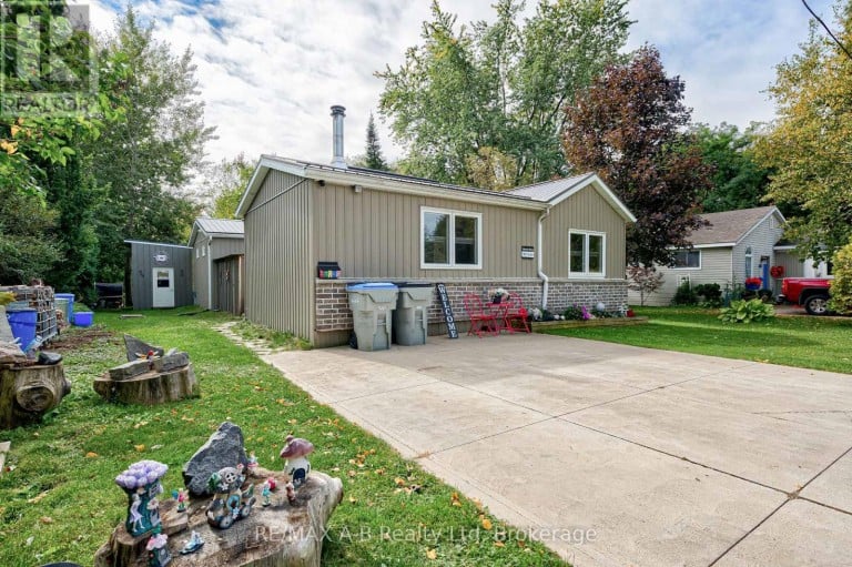 195 CEDAR ROAD, Perth East (Crystal Lake), Ontario, N5A6S6