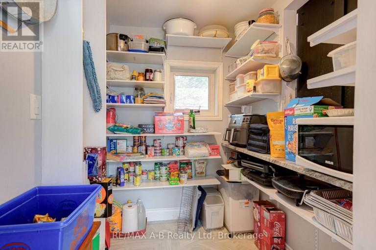 195 CEDAR ROAD, Perth East (Crystal Lake), Ontario, N5A6S6