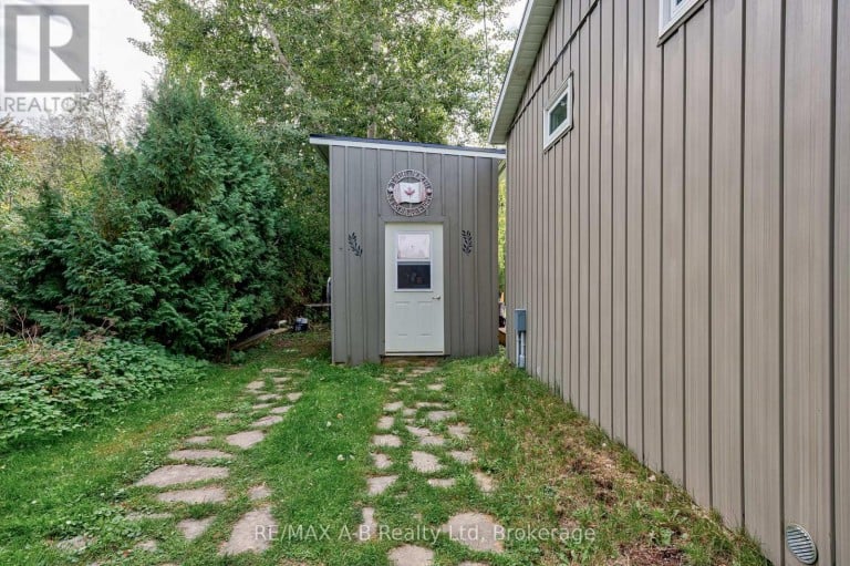 195 CEDAR ROAD, Perth East (Crystal Lake), Ontario, N5A6S6