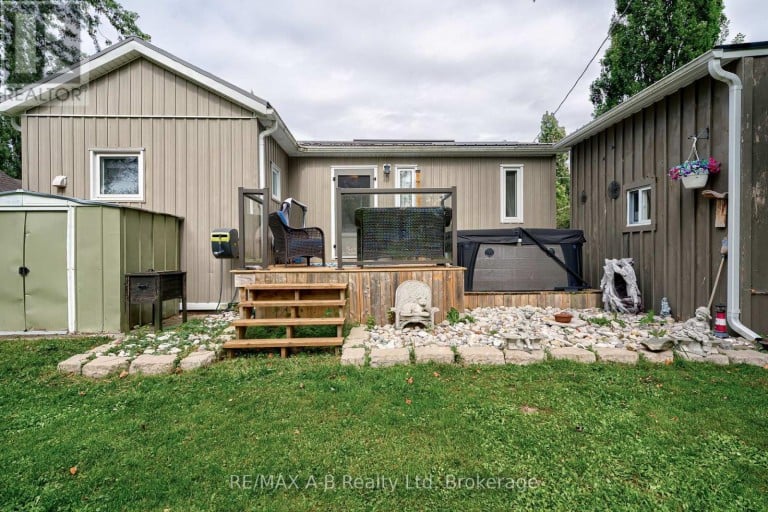 195 CEDAR ROAD, Perth East (Crystal Lake), Ontario, N5A6S6