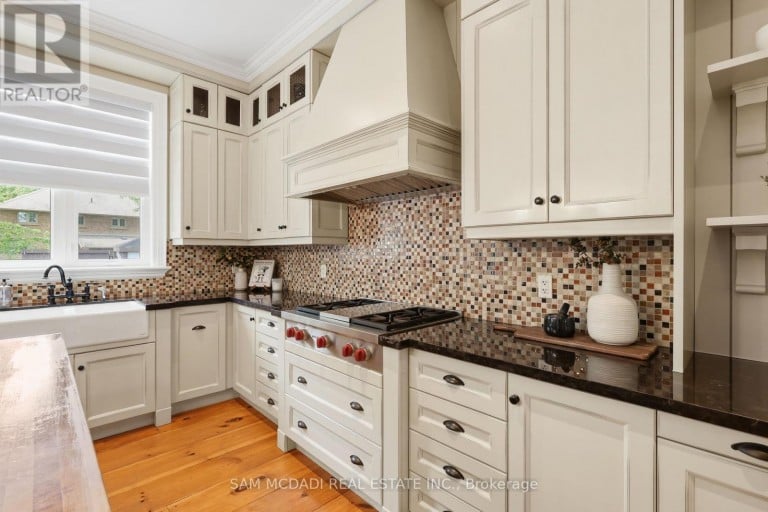 725 QUEENSWAY W, Mississauga (Erindale), Ontario, L5C1A7