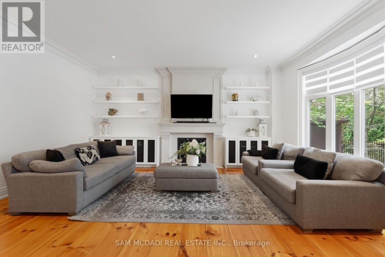 725 QUEENSWAY W, Mississauga (Erindale), Ontario, L5C1A7