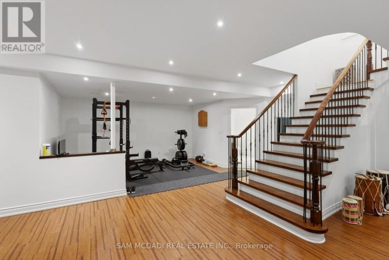 725 QUEENSWAY W, Mississauga (Erindale), Ontario, L5C1A7