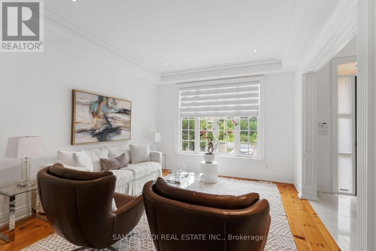 725 QUEENSWAY W, Mississauga (Erindale), Ontario, L5C1A7