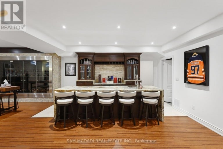 725 QUEENSWAY W, Mississauga (Erindale), Ontario, L5C1A7