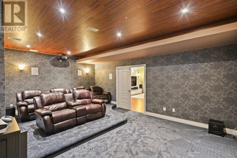 725 QUEENSWAY W, Mississauga (Erindale), Ontario, L5C1A7