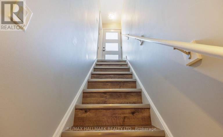 121 WEST 23RD STREET, Hamilton (Westcliffe), Ontario, L9C4V6
