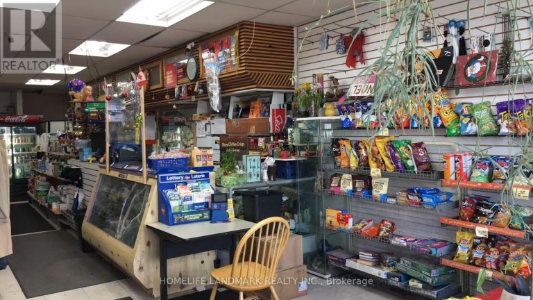 2432 DUFFERIN STREET, Toronto (Briar Hill-Belgravia), Ontario, M6E3T1