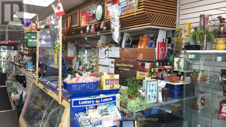 2432 DUFFERIN STREET, Toronto (Briar Hill-Belgravia), Ontario, M6E3T1