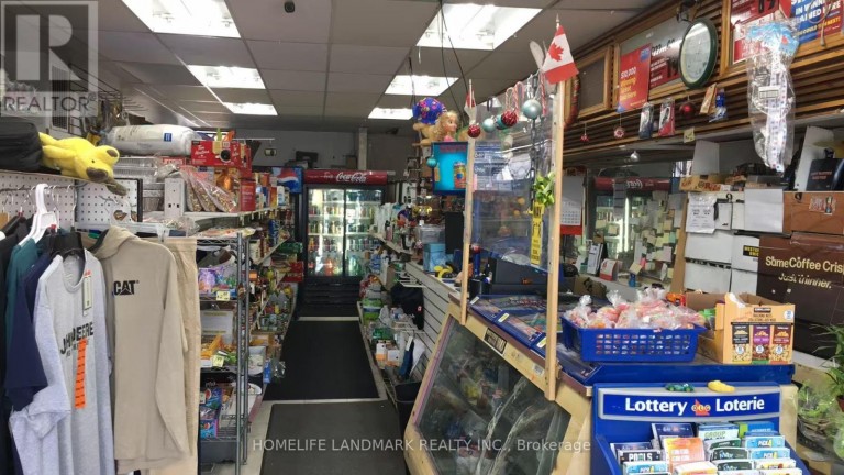 2432 DUFFERIN STREET, Toronto (Briar Hill-Belgravia), Ontario, M6E3T1