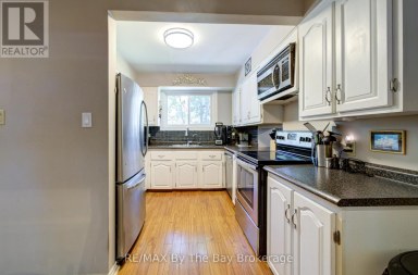 1693 RIVER ROAD W Wasaga Beach Ontario photo 10