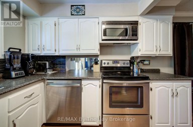 1693 RIVER ROAD W Wasaga Beach Ontario photo 11