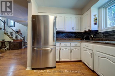 1693 RIVER ROAD W Wasaga Beach Ontario photo 13