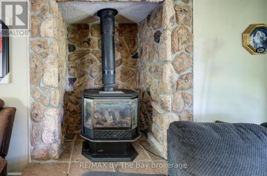 1693 RIVER ROAD W Wasaga Beach Ontario photo 24