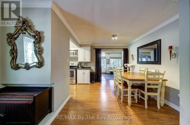 1693 RIVER ROAD W Wasaga Beach Ontario photo 6