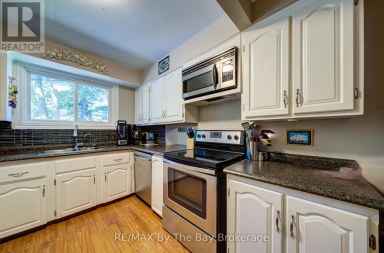 1693 RIVER ROAD W Wasaga Beach Ontario photo 9
