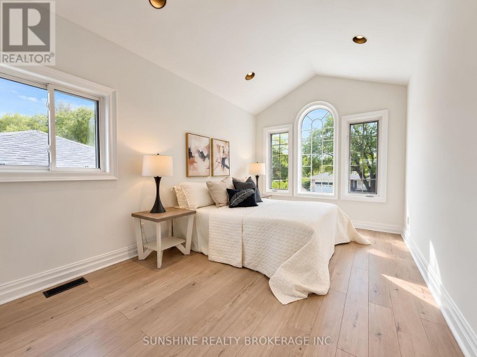 48 BELLBURY CRESCENT, Toronto (Don Valley Village), Ontario, M2J2J8