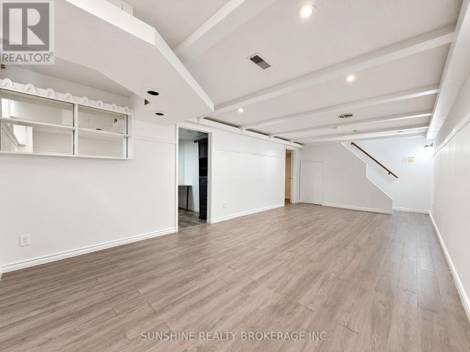 48 BELLBURY CRESCENT, Toronto (Don Valley Village), Ontario, M2J2J8