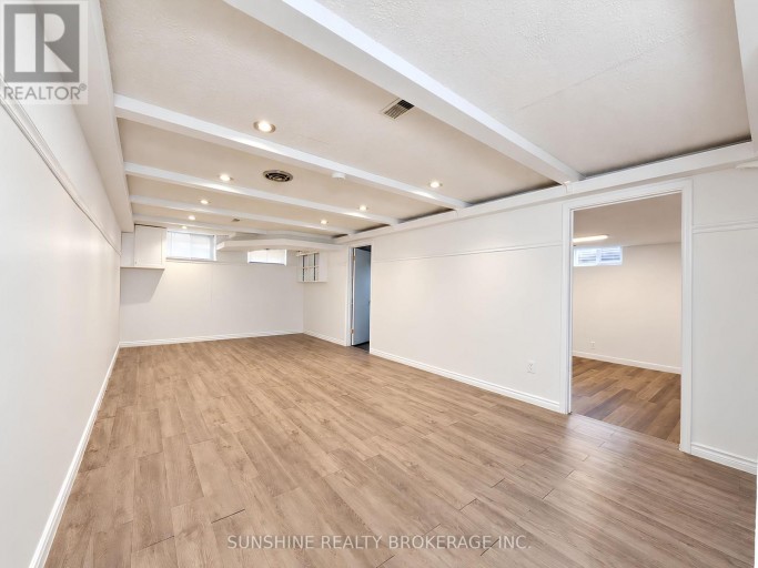 48 BELLBURY CRESCENT, Toronto (Don Valley Village), Ontario, M2J2J8