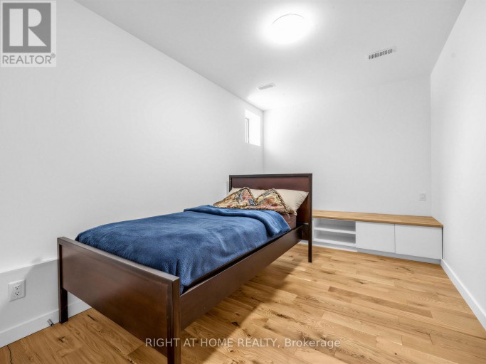 76 FERRIS ROAD, Toronto (O'Connor-Parkview), Ontario, M4B1G4