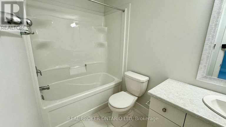 44 - 925 DEVERON CRESCENT, London South (South J), Ontario, N5Z5A4