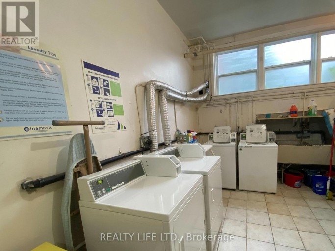 2124 HARRIS CRESCENT, Burlington (Brant), Ontario, L7R1G4
