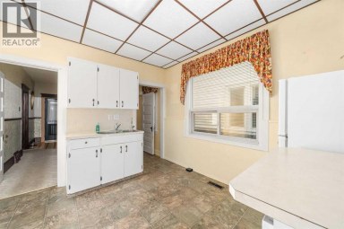362 7 Street SE Medicine Hat Alberta photo 11