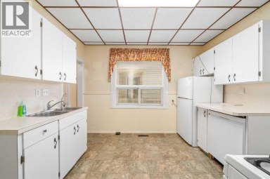 362 7 Street SE Medicine Hat Alberta photo 12