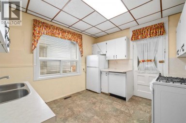 362 7 Street SE Medicine Hat Alberta photo 13