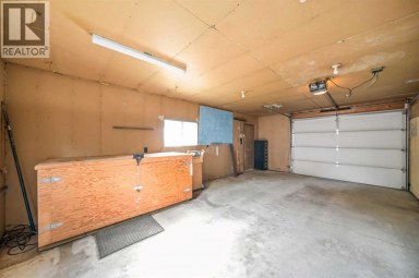 362 7 Street SE Medicine Hat Alberta photo 31