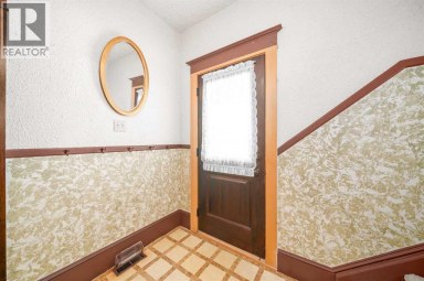 362 7 Street SE Medicine Hat Alberta photo 4