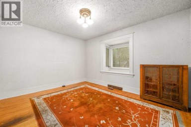 362 7 Street SE Medicine Hat Alberta photo 8