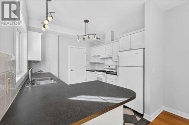 3221 2 Street NW Calgary Alberta photo 16