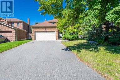 9 IRIS CRESCENT Brampton (Snelgrove) Ontario photo 1