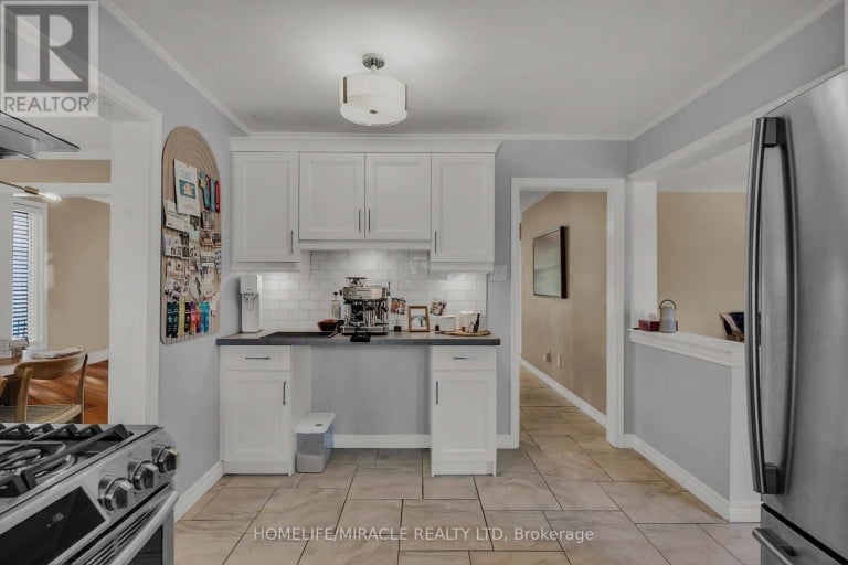 9 IRIS CRESCENT, Brampton (Snelgrove), Ontario, L6Z3H8
