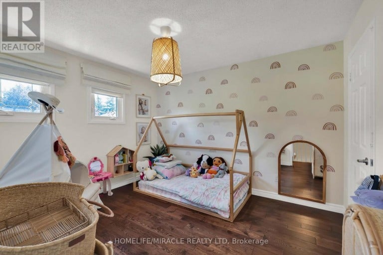 9 IRIS CRESCENT, Brampton (Snelgrove), Ontario, L6Z3H8