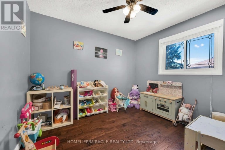 9 IRIS CRESCENT, Brampton (Snelgrove), Ontario, L6Z3H8