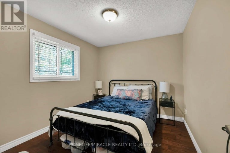 9 IRIS CRESCENT, Brampton (Snelgrove), Ontario, L6Z3H8