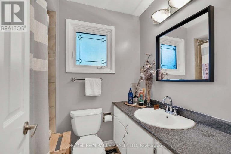 9 IRIS CRESCENT, Brampton (Snelgrove), Ontario, L6Z3H8