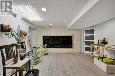 9 IRIS CRESCENT Brampton (Snelgrove) Ontario photo 32