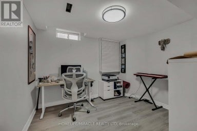 9 IRIS CRESCENT Brampton (Snelgrove) Ontario photo 33