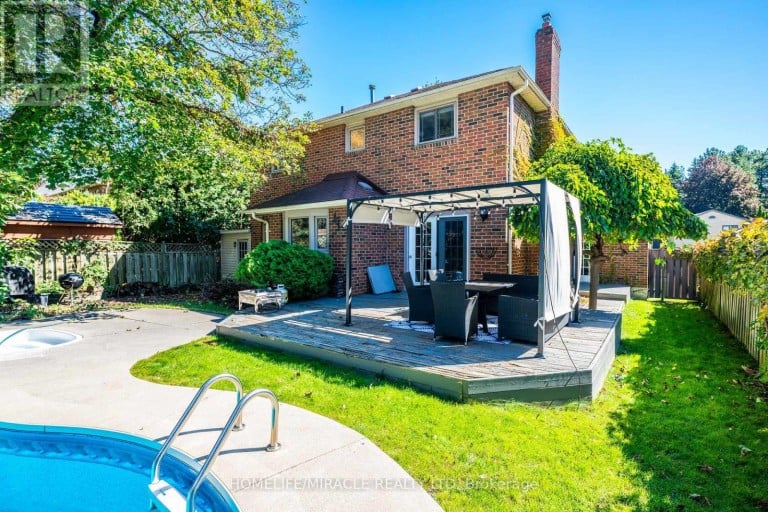 9 IRIS CRESCENT, Brampton (Snelgrove), Ontario, L6Z3H8