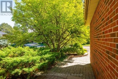 9 IRIS CRESCENT Brampton (Snelgrove) Ontario photo 5