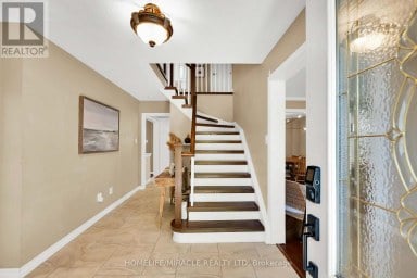 9 IRIS CRESCENT Brampton (Snelgrove) Ontario photo 6
