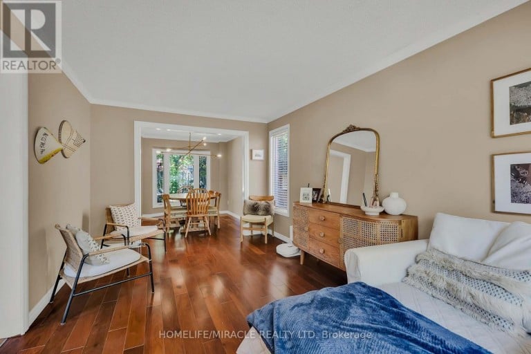 9 IRIS CRESCENT, Brampton (Snelgrove), Ontario, L6Z3H8