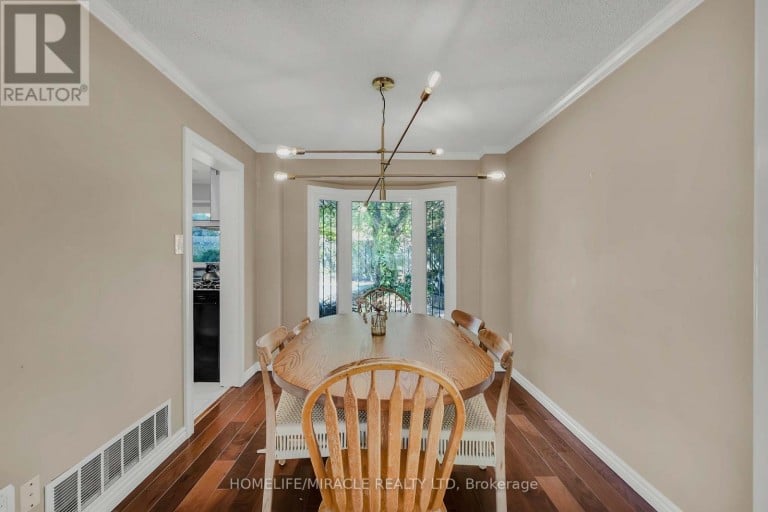 9 IRIS CRESCENT, Brampton (Snelgrove), Ontario, L6Z3H8