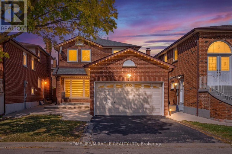8 LOIRE COURT, Toronto (West Humber-Clairville), Ontario, M9V4Z7