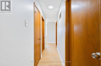 8 LOIRE COURT Toronto (West Humber-Clairville) Ontario photo 22