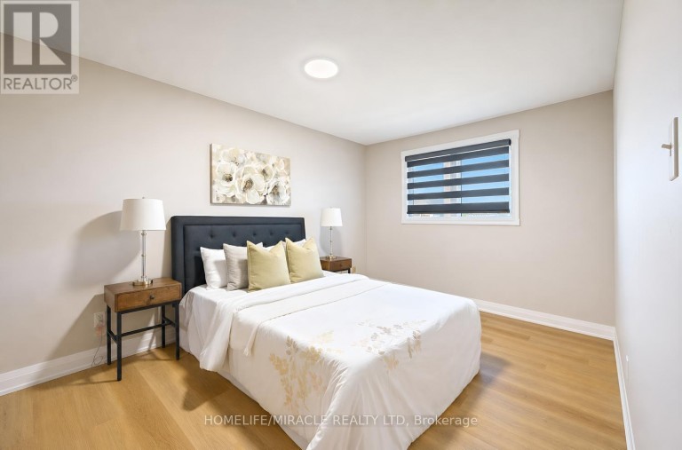 8 LOIRE COURT, Toronto (West Humber-Clairville), Ontario, M9V4Z7