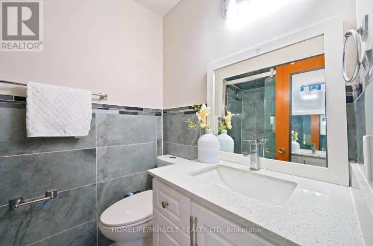 8 LOIRE COURT, Toronto (West Humber-Clairville), Ontario, M9V4Z7
